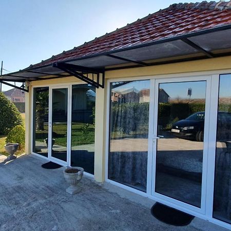 Cozzy Apartment Near The Aiport Podgorica Bagian luar foto