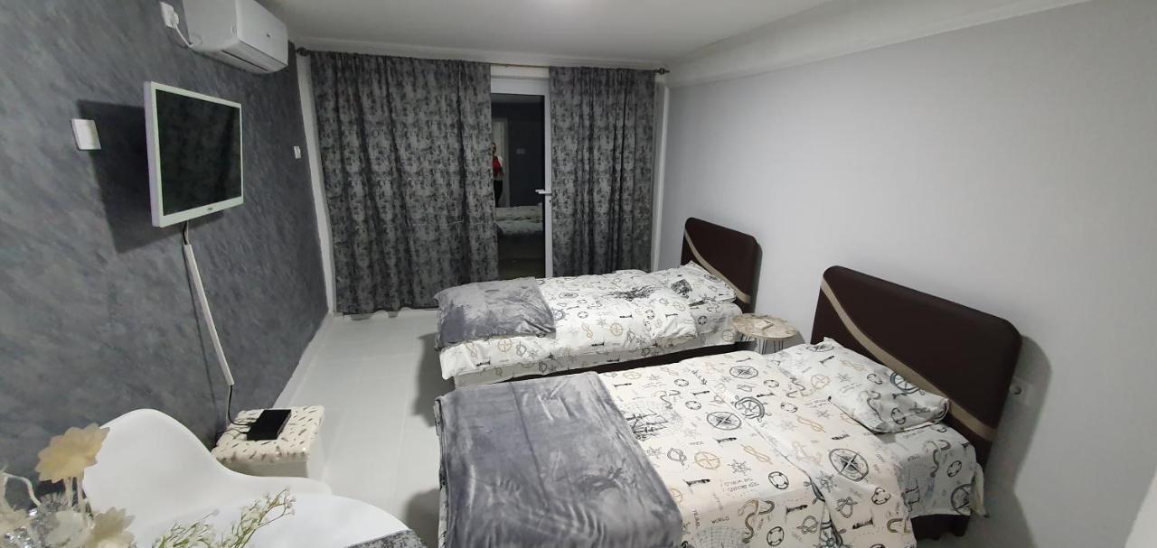 Cozzy Apartment Near The Aiport Podgorica Bagian luar foto