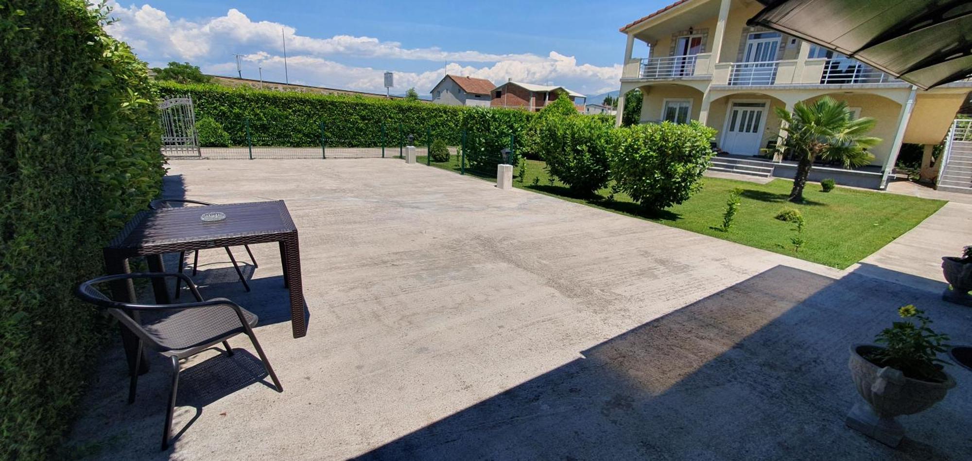 Cozzy Apartment Near The Aiport Podgorica Bagian luar foto