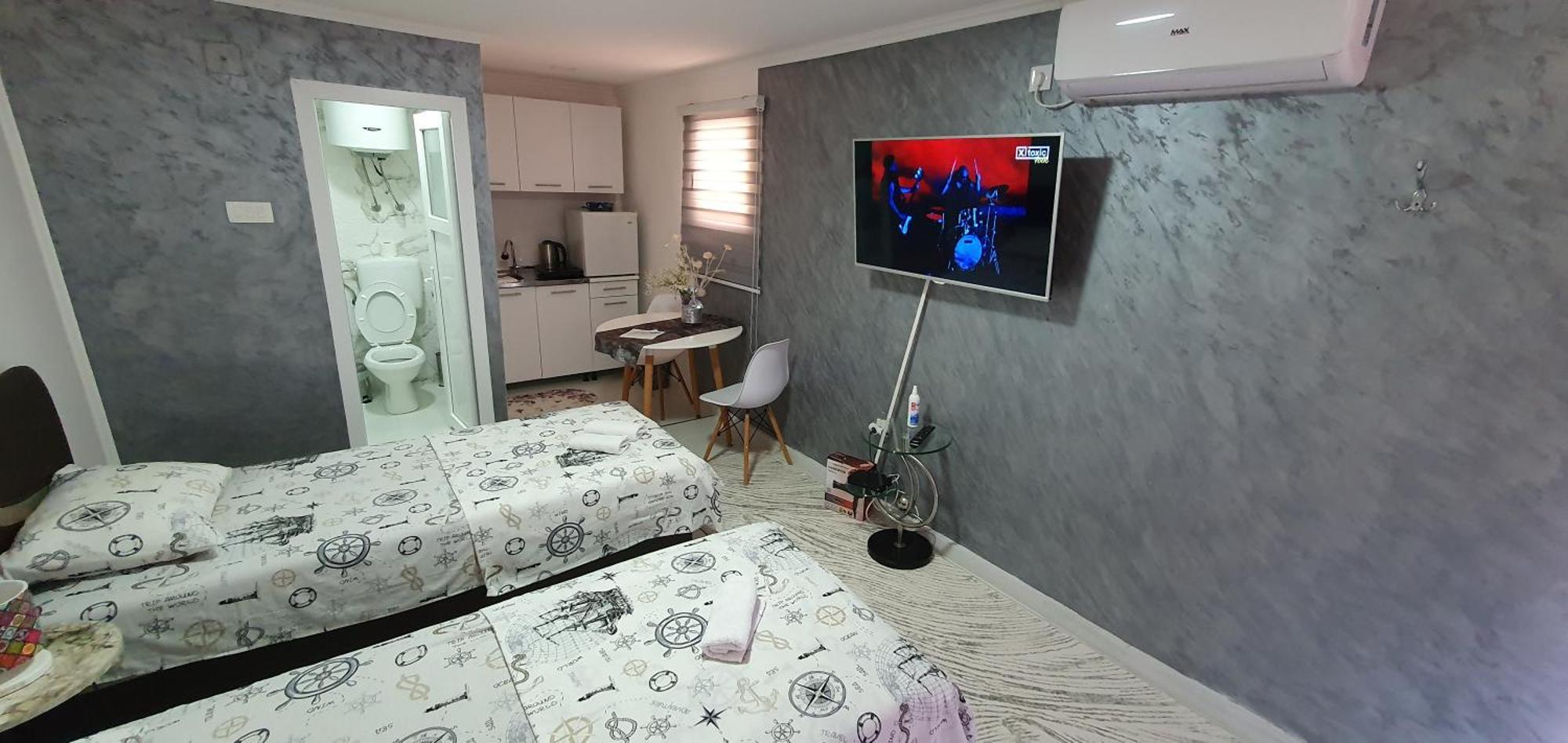 Cozzy Apartment Near The Aiport Podgorica Bagian luar foto