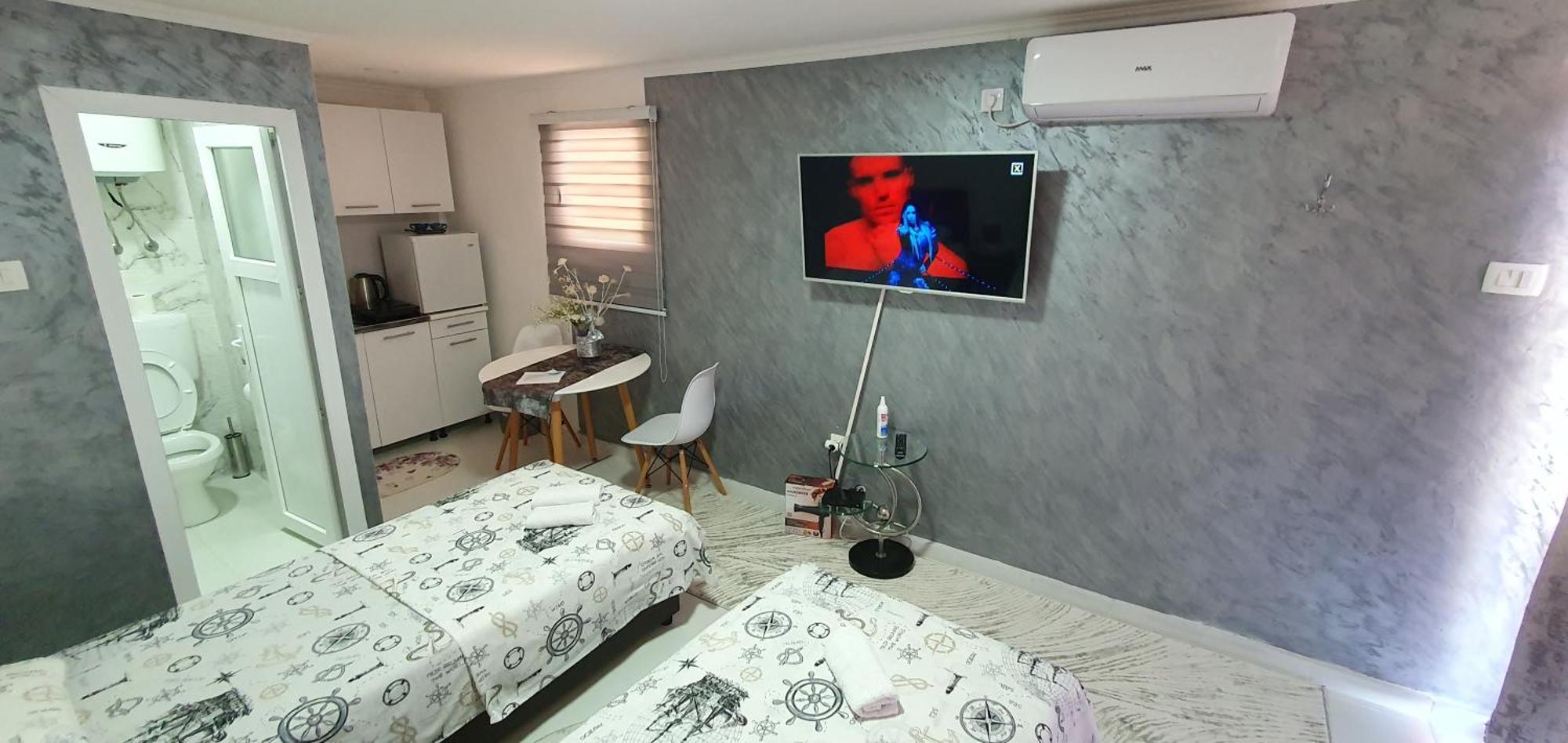 Cozzy Apartment Near The Aiport Podgorica Bagian luar foto