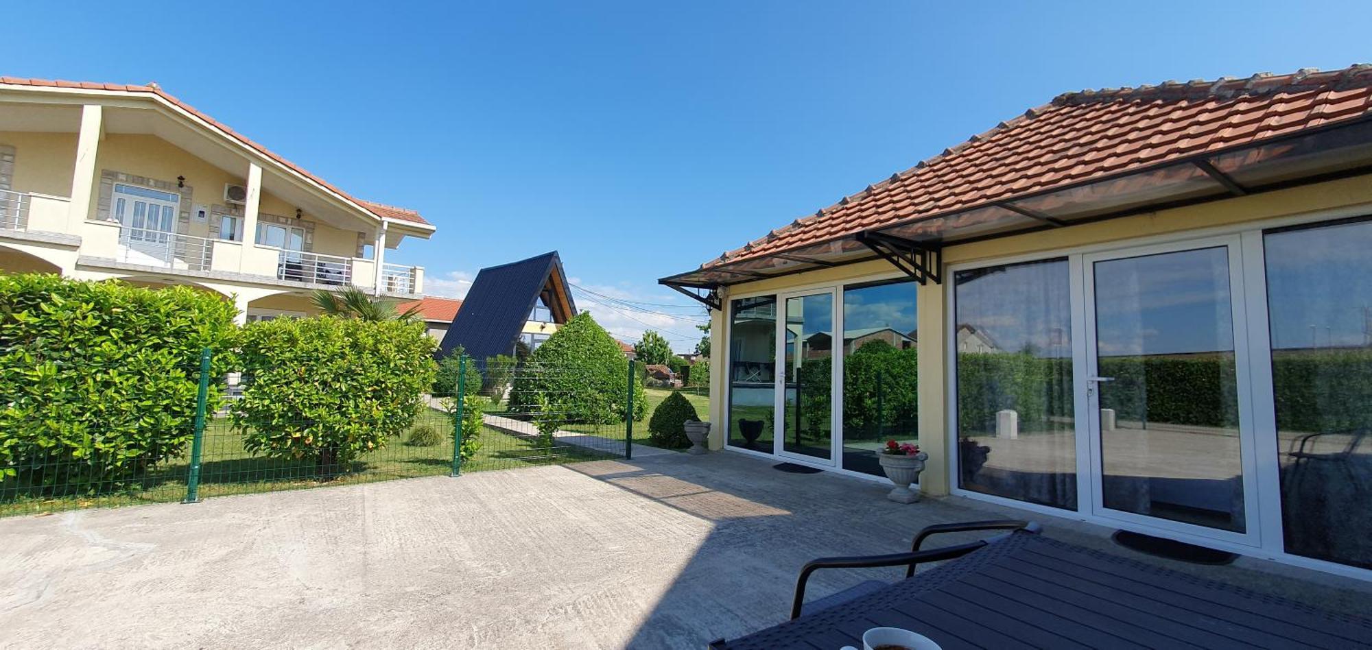 Cozzy Apartment Near The Aiport Podgorica Bagian luar foto